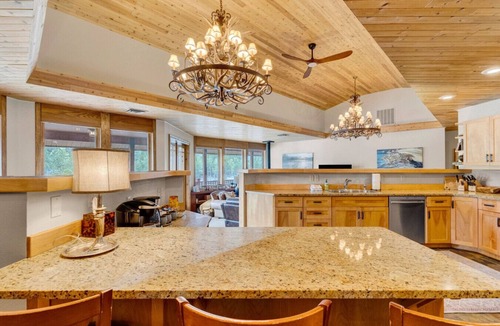 Grantsdale Cabin | Luxury River Front Property