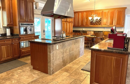 Hatch Cabin | LUXURY RIVERFRONT RETREAT: PET FRIENDLY: BRYCE/ZION, RAFTING, FISHING, HIKING