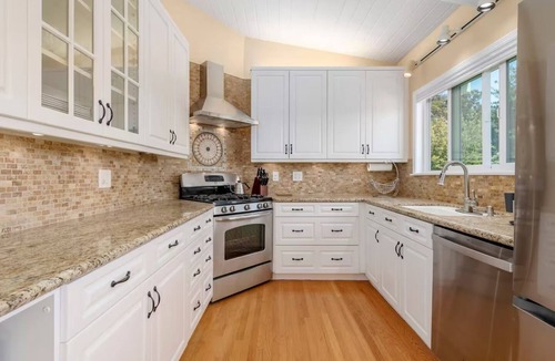 San Rafael House | Luxury San Rafael 3BR/3BA with Decks & Views