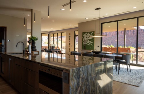 Ivins House | Luxury Service 5 Bedrooms - Sleeps 10 – Private Pool - Daily HSK