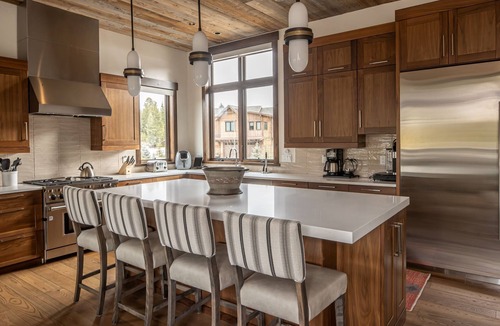 Spanish Peaks Cabin | Luxury Ski-in/Ski-out Spanish Peaks Home; Pet Friendly with Private Hot Tub!