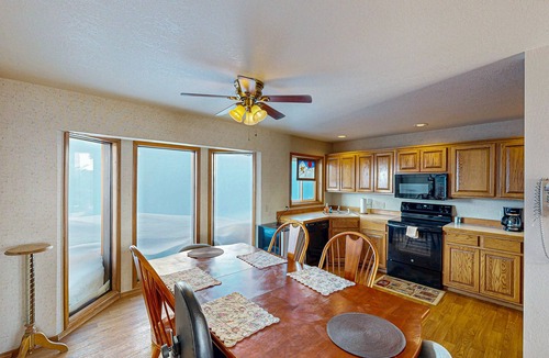 Sandpoint Condo | Luxury Ski-In/Ski-Out Home with Incredible Lake and Mountain Views and Free WiFi