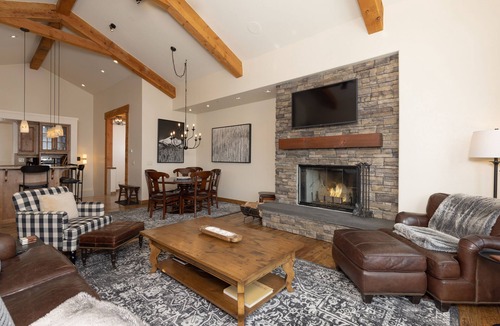 Big Sky Condo | Luxury Ski-in/Ski-out w/Private Hot Tub in Moonlight Basin - Alpine Meadows - The Eagles Nest