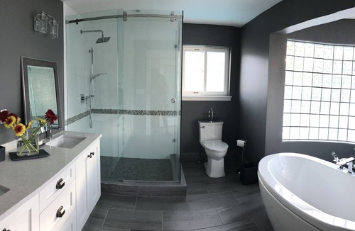 Coquitlam Bed & Breakfast | Luxury Space - Private Access/Private Area