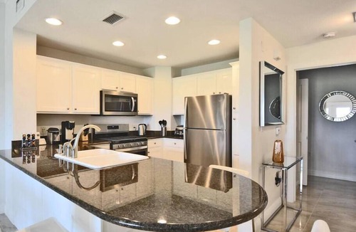 Reunion Condo | Luxury Stylish Top Floor & Stunning Views, Marvel Themed Room, XBoxOne