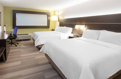 Roseville House | Luxury Suite for Work & Leisure Stays! W/ WiFi!