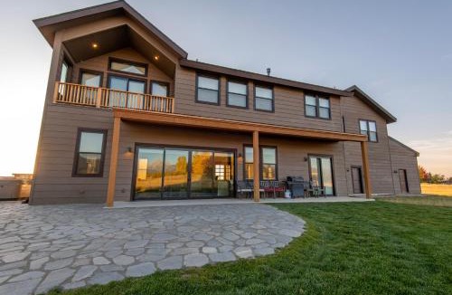Hastings Farm House | Luxury Teton Retreat- Hot Tub, Comfort, Views