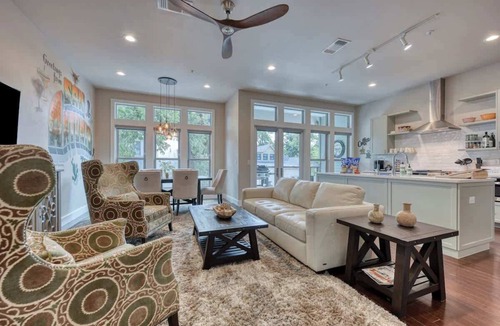 Southtown House | Luxury Townhome - King William/Southtown