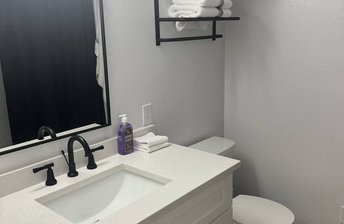 Evanston House | Luxury Townhome - Two King Size Beds