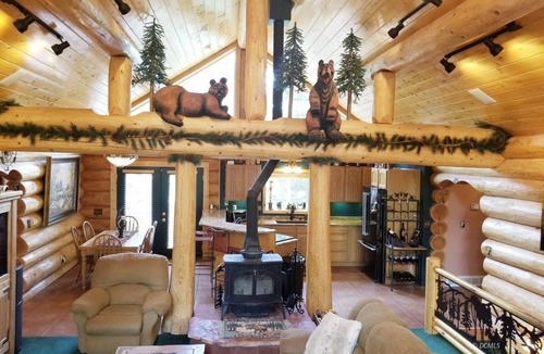 Duck Creek Village Cabin | Luxury upscale cabin, quiet cul-de-sac, free Wi-Fi