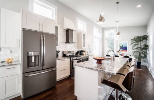 Fountain Square House | Luxury w/SoakTub* King* Backyard* Fountain Sq