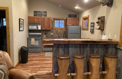 Cameron House | Madison River Safari Guest Cabin