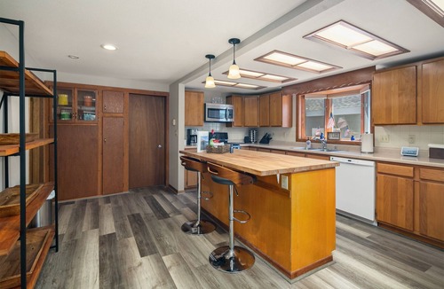 Ennis House | Madison Valley Getaway in Downtown Ennis, MT