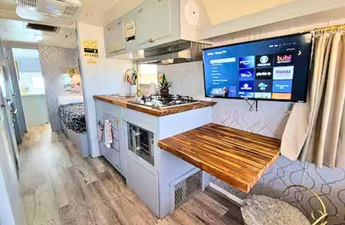 Port Lavaca House | Maggie · Maggie - 1973 Vintage RV