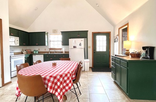 Gore Cabin | Maggie May Nostalgic Cabin @ Tenkiller - 2 minutes to boat ramp & state park!