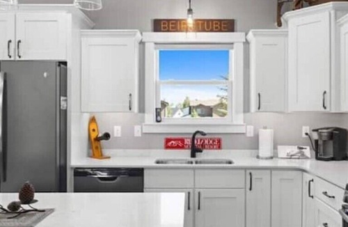 Red Lodge House | Maggie's Place-Ski/Hike/Soak in Hot tub!