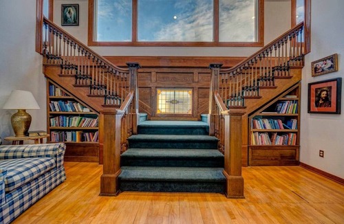 Sheridan House | Main Street Lux Retreat-The New York Store Suite