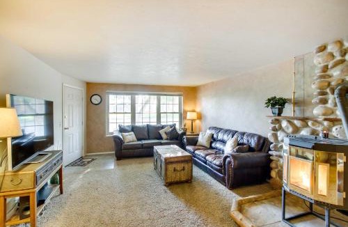 Paris House | Main Street Townhome - 12 Miles to Bear Lake!