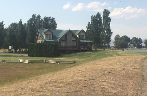 Helena Cabin | Majestic Log home on Private Lake- Close to Fly Fishing, Swimming & Hiking