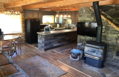 Stanley Cabin | Make memories of a lifetime and experience the serenity of Sawtooth mountains!