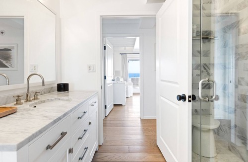 Los Angeles County House | Malibu beach house, on the sand, designer-decorated