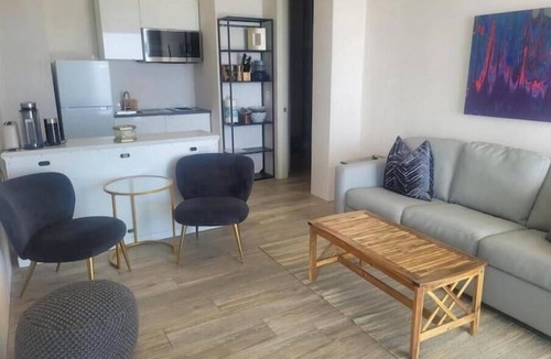 Western Malibu Apartment | Malibu Everafter 2 Adjoining guest apartments sleeps 8