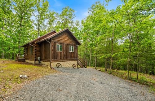 Berkeley Springs House | Mallard Creek Cabin - Firepit - Kitchenette - Large Deck - Gas Grill