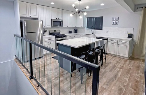 Hill Section Condo | MANHATTAN BEACH - Sand Section, walk to beach & pier.