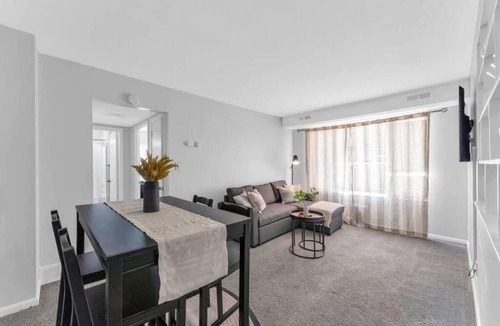 Maple Heights Apartment | Maple Heights Getaway