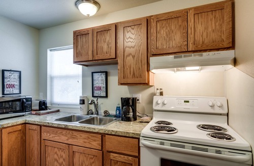 West Central Apartment | Maple Leaf Manor Suites