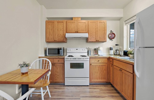 West Central Apartment | Maple Leaf Manor Suites