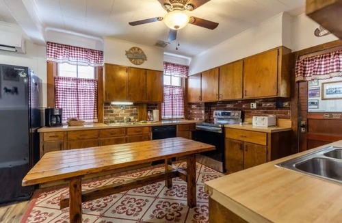 Hesston House | Maple Station - Raystown Lake: Seven Points Marina