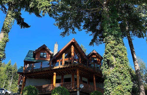 Sicamous House | Mara Lakefront Getaway — A Year-Round Mountain Retreat