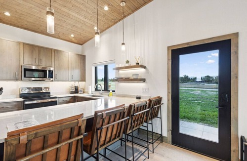 Grantsdale Apartment | Mara Luxury Cabin- Maple