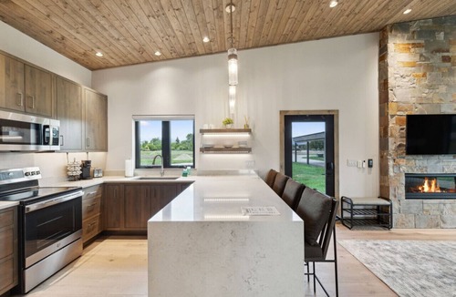 Grantsdale Cabin | Mara Luxury Cabins- Ponderosa