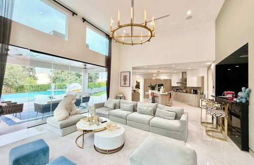 Mount Wilson House | @ Marbella Lane - Enchanted Garden & Pool Hideaway