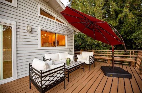 Maple Heights-Lake Desire House | #Marbella Lane - Hidden Gem on Scenic Shady Lake