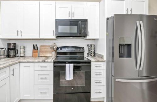 Eau Claire Apartment | Margrave Downstairs - 3BR2BA