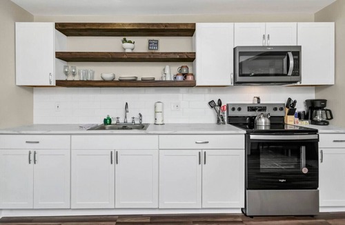 Eau Claire Apartment | Margrave Retreat Unit 'A' | 2 BR 1BA