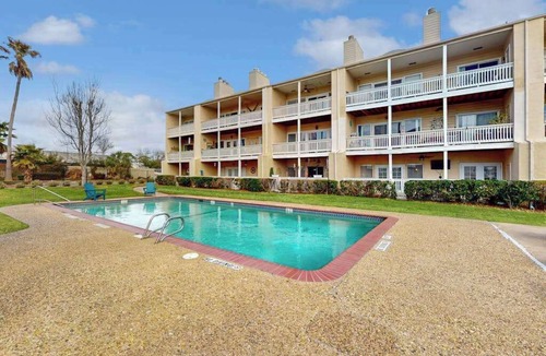 El Lago Condo | Mariner Village 108 | 2BR waterfront with on-site pool & water view