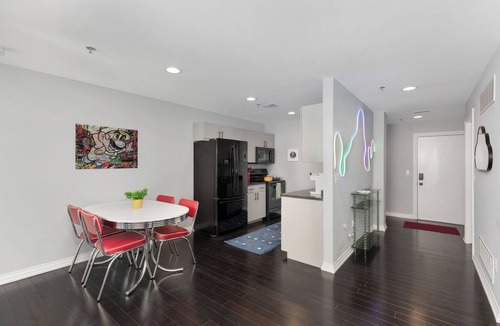 Royal Oak Apartment | Mariocore Downtown Royal Oak Apartment - 2 Bedroom