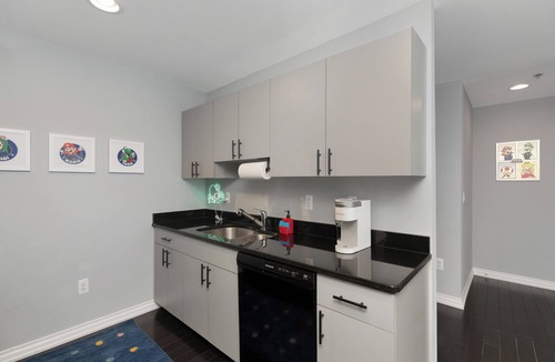 Royal Oak Apartment | Mariocore Downtown Royal Oak Apartment - 2 Bedroom