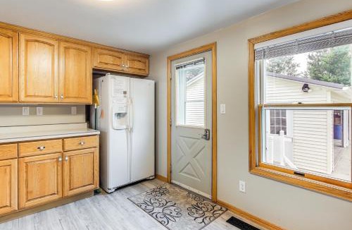 Marion House | Marion Retreat with Patio, Grills and Fire Pit