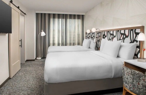 Queens Hotel | Marriott Queens | 2 Queen Suite | Free hot breakfast, 24hr gym | 2 Units