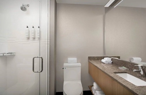 Queens Hotel | Marriott Queens | 2 Queen Suite | Free hot breakfast, 24hr gym | 2 Units