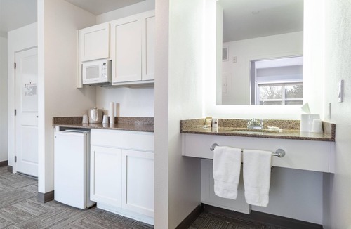 Bainbridge Island Hotel | Marshall Suites Bainbridge Island, SureStay Collection by BW