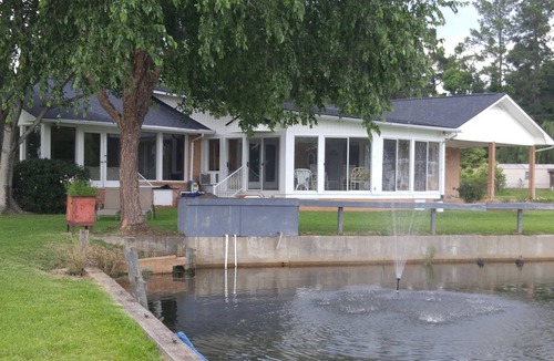Manning House | Mary's Place​ -A waterfront home on Lake Marion