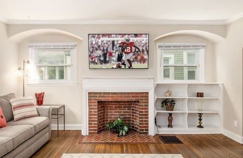 University District House | Massive Updated 6BR Near Everything Sleeps 20!