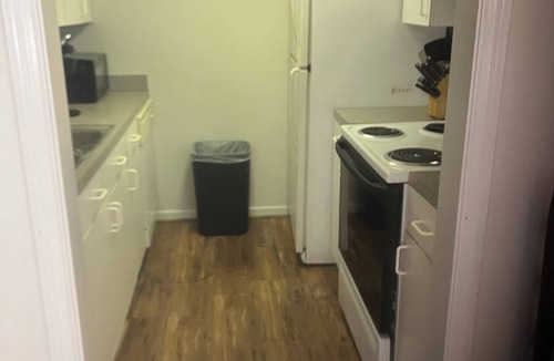 Rosewood Apartment | Masters themed 1 KING bed 1 bath apartment Columbia SC Superhost