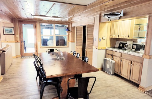 Elmaton House | MATAGORDA RIVERSIDE LODGE. Entire home on the river, minutes from the beach!